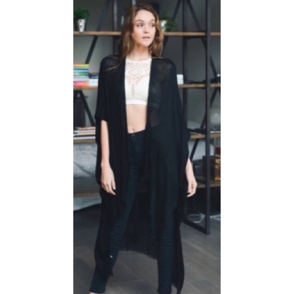 ❗️CLEARANCE❗️Black Oversize Kimono Poncho OS - Picture 2 of 3